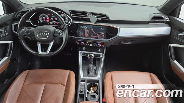 Audi Q3 2020 — photo 10