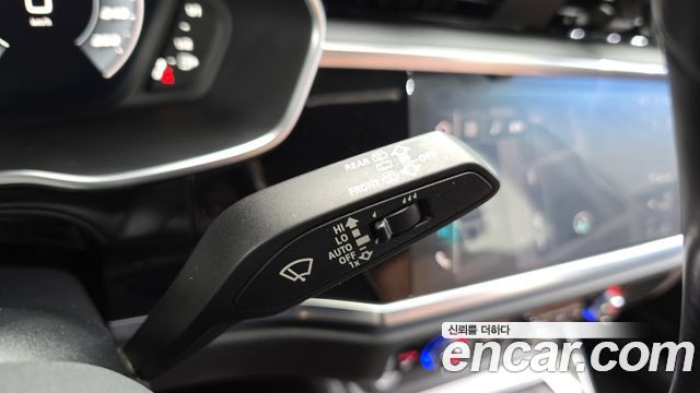 Audi Q3 2020 — photo 26