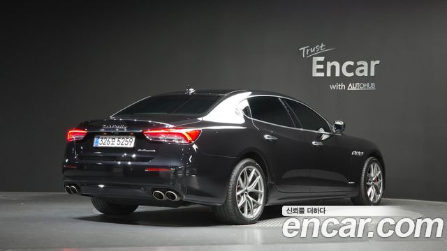 Maserati Quattroporte 2018 — photo 2