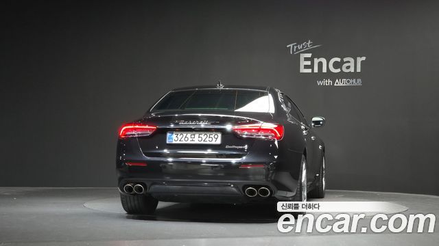 Maserati Quattroporte 2018 — photo 4