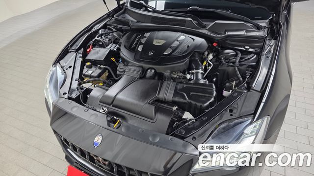 Maserati Quattroporte 2018 — photo 6