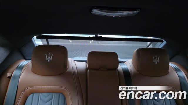 Maserati Quattroporte 2018 — photo 24