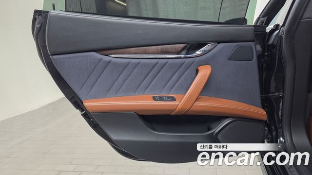 Maserati Quattroporte 2018 — photo 15