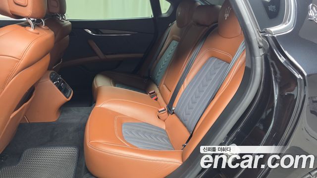 Maserati Quattroporte 2018 — photo 16