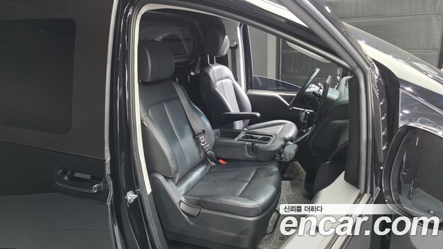 Hyundai Staria 2024 — photo 17