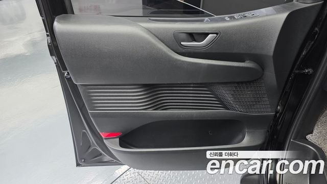 Hyundai Staria 2024 — photo 14