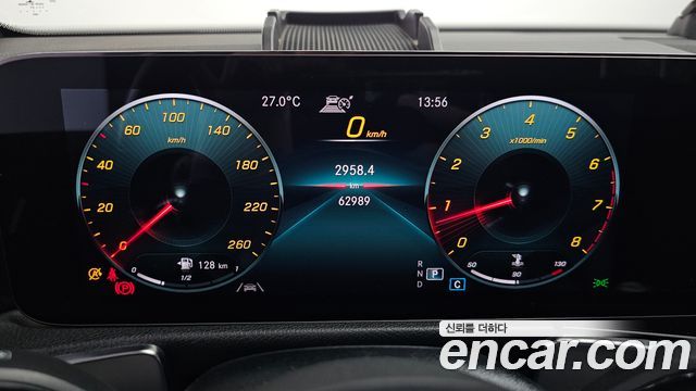 Mercedes-Benz GLB-Class 2021 — photo 8
