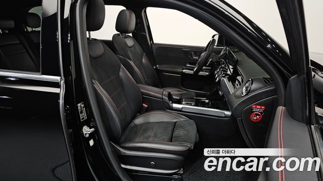 Mercedes-Benz GLB-Class 2021 — photo 12