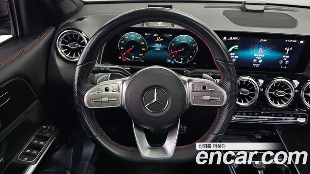 Mercedes-Benz GLB-Class 2021 — photo 13