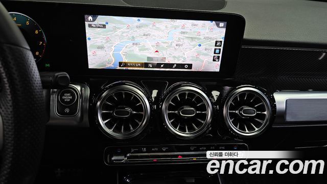 Mercedes-Benz GLB-Class 2021 — photo 14