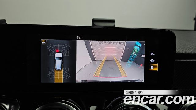 Mercedes-Benz GLB-Class 2021 — photo 15