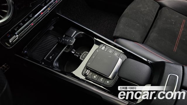 Mercedes-Benz GLB-Class 2021 — photo 16