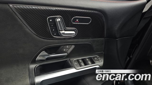 Mercedes-Benz GLB-Class 2021 — photo 19