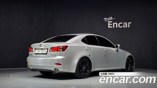 Lexus IS 2011 — photo 2