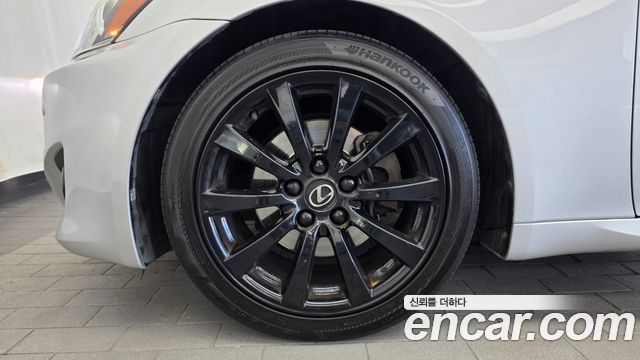 Lexus IS 2011 — photo 5