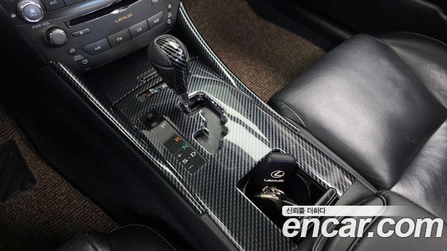 Lexus IS 2011 — photo 9