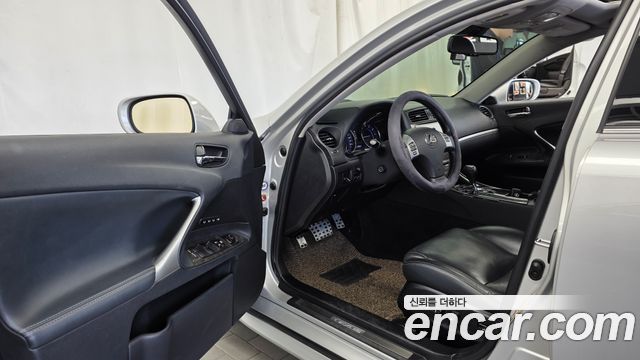 Lexus IS 2011 — photo 10