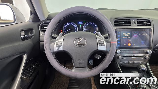 Lexus IS 2011 — photo 13