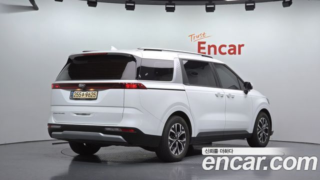 Kia Canival 2021 — photo 2