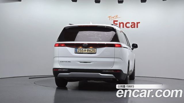 Kia Canival 2021 — photo 4