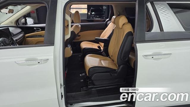 Kia Canival 2021 — photo 17