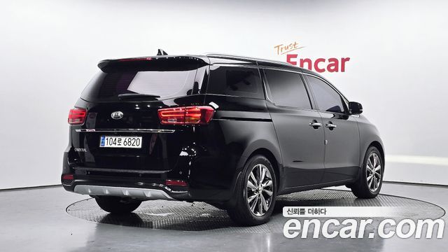 Kia Canival 2019 — photo 2