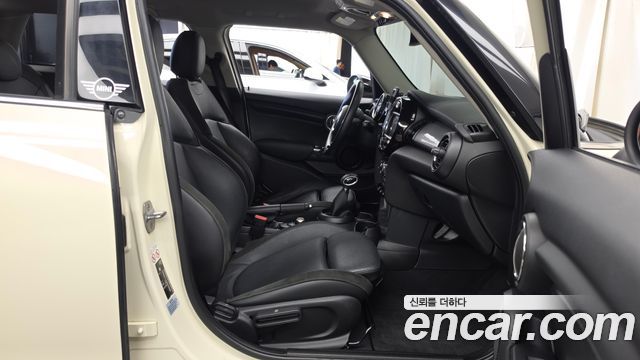 Mini Cooper 2019 — photo 17