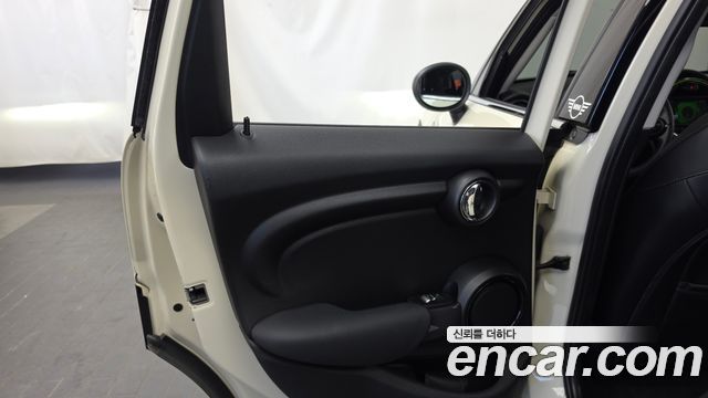 Mini Cooper 2019 — photo 15