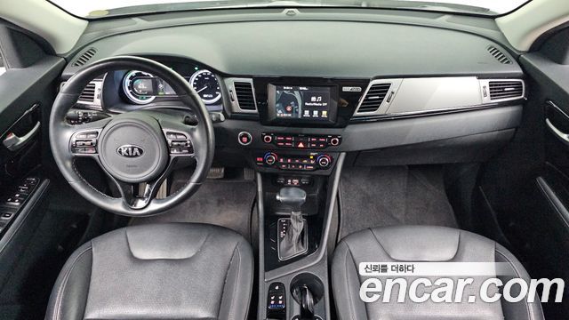 Kia Niro 2017 — photo 10