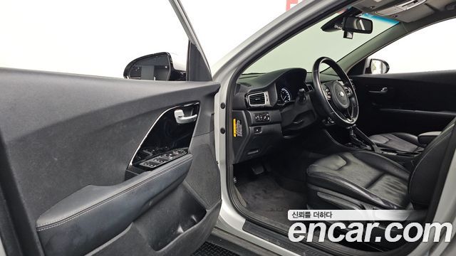 Kia Niro 2017 — photo 13