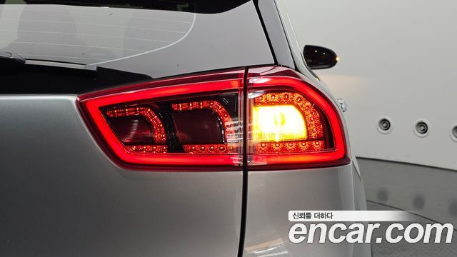 Kia Niro 2017 — photo 9