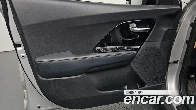 Kia Niro 2017 — photo 14