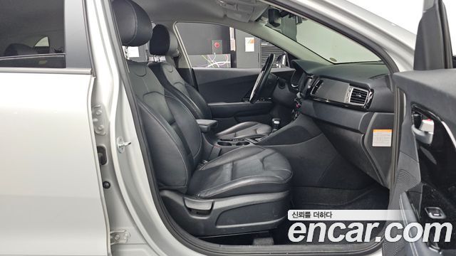 Kia Niro 2017 — photo 16