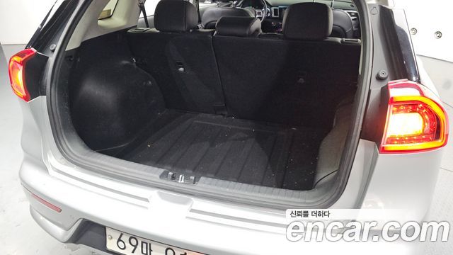 Kia Niro 2017 — photo 33