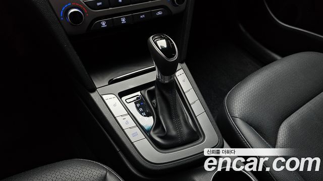 Hyundai AVANTE 2017 — photo 9