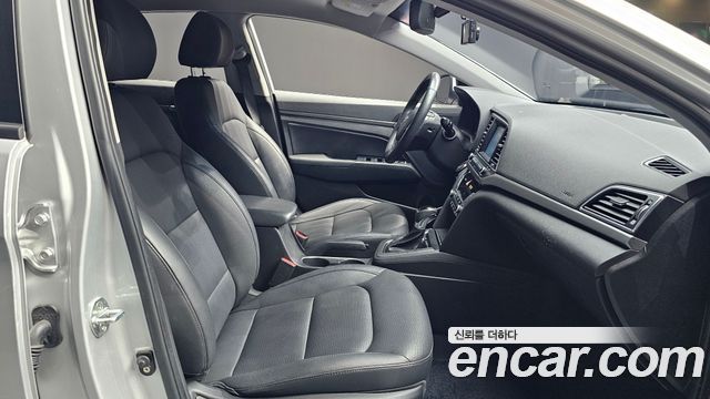 Hyundai AVANTE 2017 — photo 11