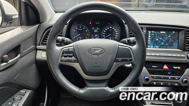 Hyundai AVANTE 2017 — photo 13