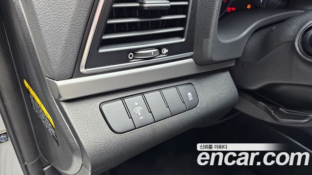 Hyundai AVANTE 2017 — photo 16