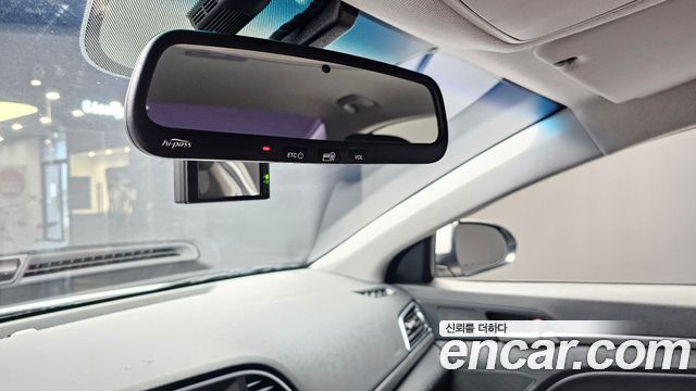 Hyundai AVANTE 2017 — photo 19