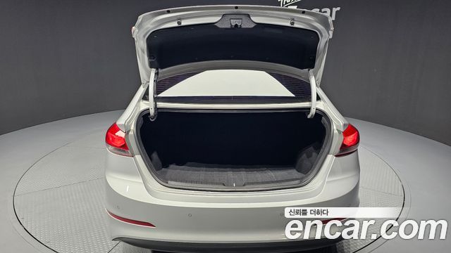 Hyundai AVANTE 2017 — photo 20