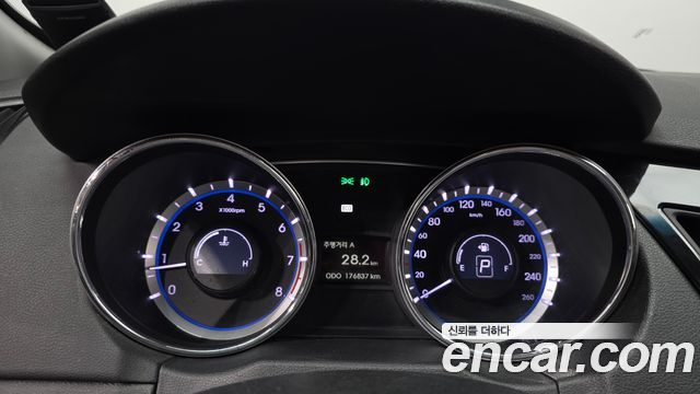 Hyundai Sonata 2011 — photo 11