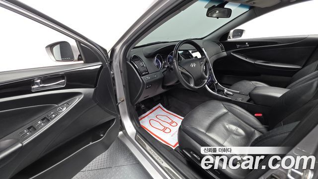 Hyundai Sonata 2011 — photo 13