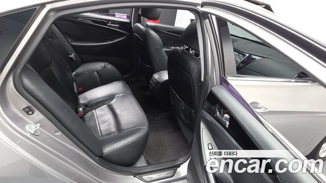 Hyundai Sonata 2011 — photo 17