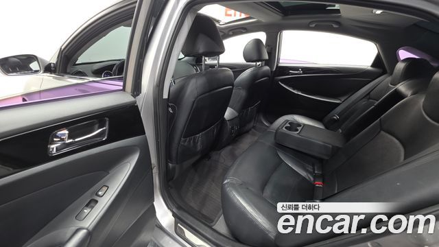 Hyundai Sonata 2011 — photo 18