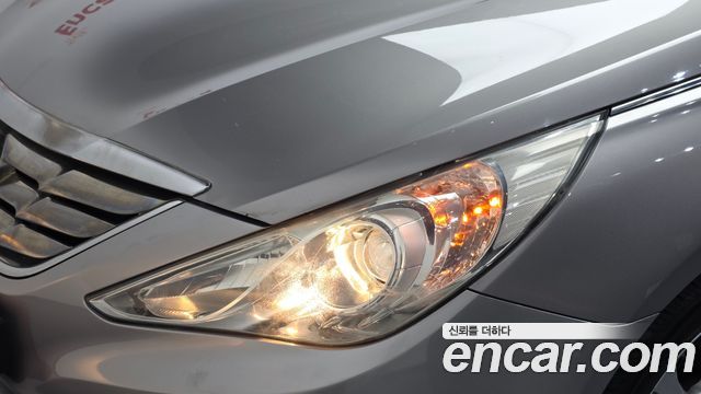 Hyundai Sonata 2011 — photo 8