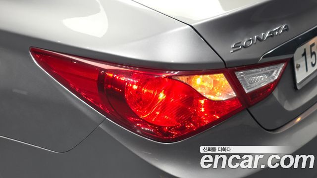Hyundai Sonata 2011 — photo 9