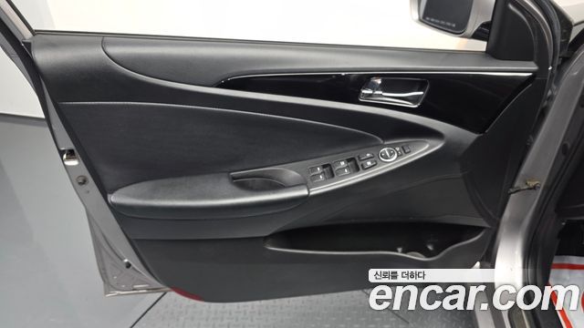 Hyundai Sonata 2011 — photo 14