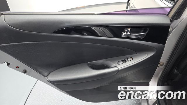 Hyundai Sonata 2011 — photo 15