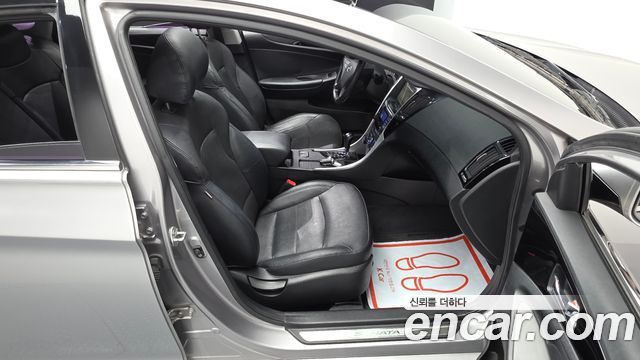 Hyundai Sonata 2011 — photo 16