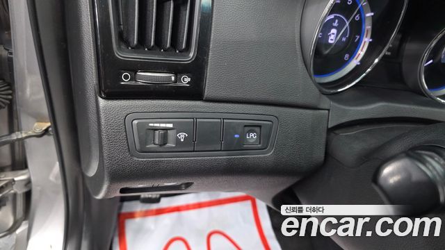 Hyundai Sonata 2011 — photo 27
